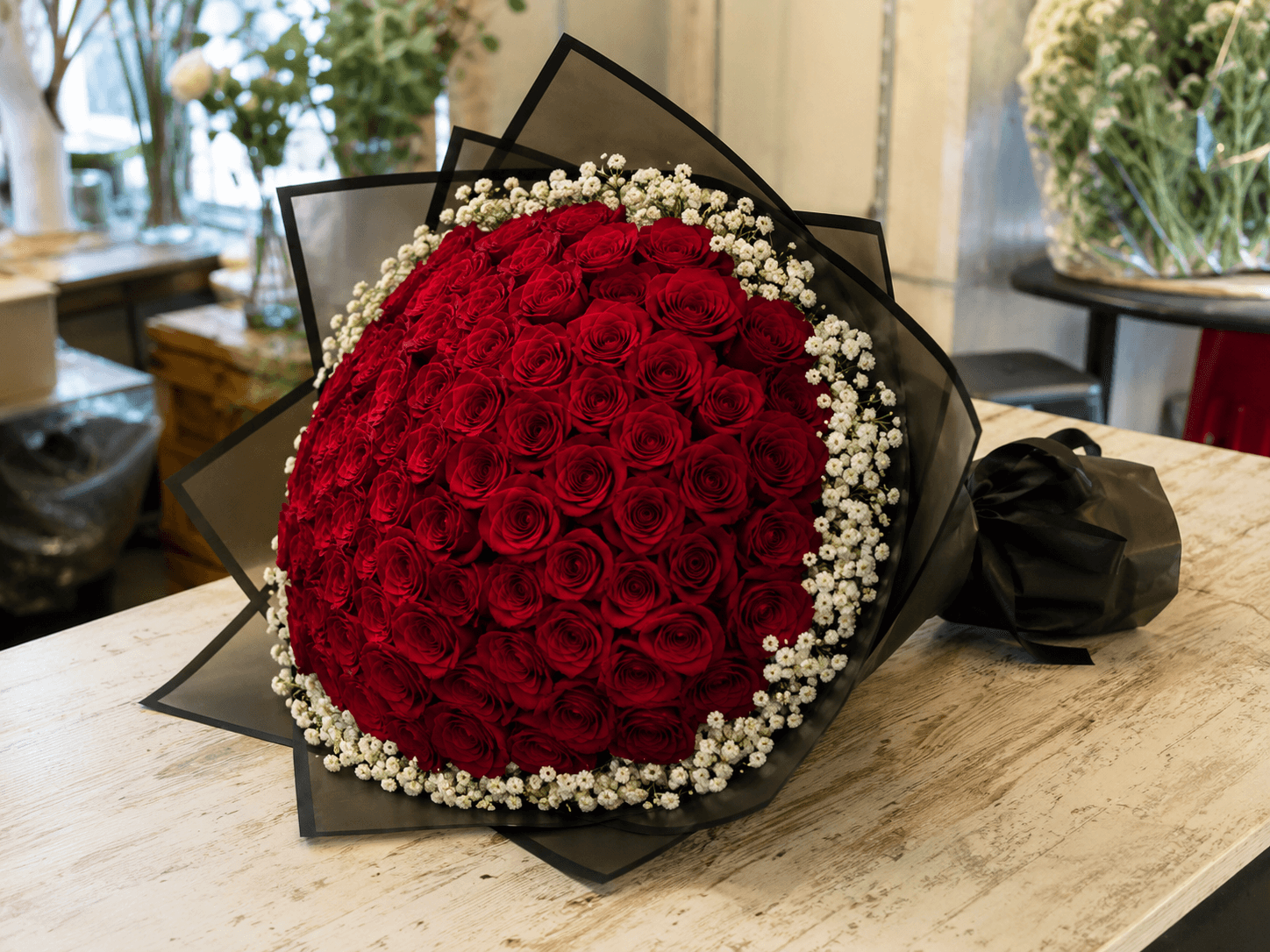 Red Roses and Gyp(baby's breath) — photo 1