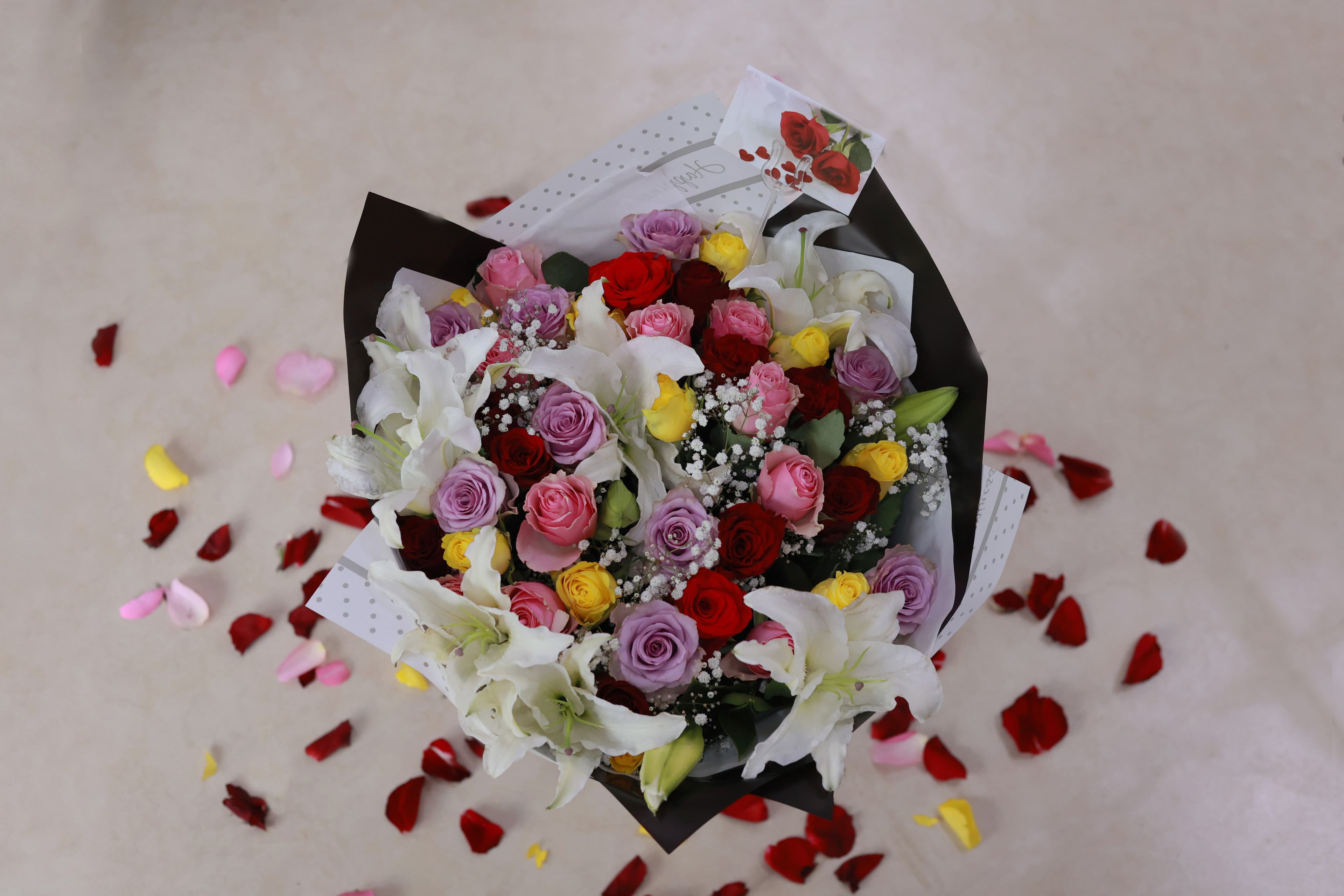 Mixed Roses and Lilies Bouquet — photo 2
